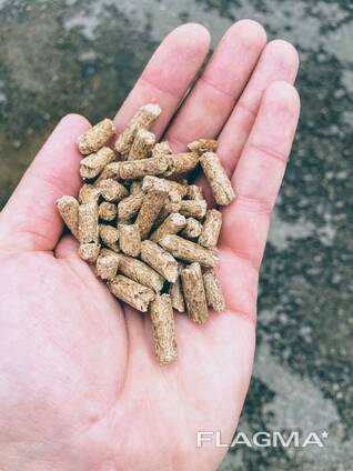 Quality pine wood pellets 6mm for domestic stoves.